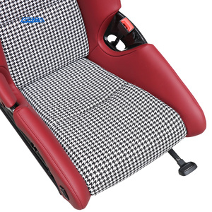 เบาะนั่งทรงบักเก็ตแบบสปอร์ตน้ำหนักเบา ลายตารางหมากรุกสีแดง พร้อมคาร์บอนไฟเบอร์รองรับสูง สำหรับรถปอร์เช่ 992 เทอร์โบ - Product Image 2