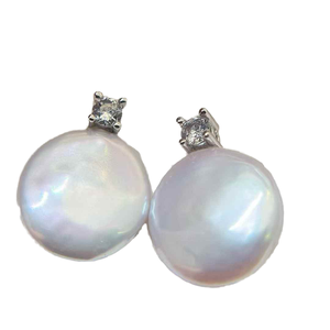 ต่างหูเงินแท้ S925 จาก UM Jewelry ประดับมุกน้ำจืดทรงบาร็อคสีขาว พร้อมพลอยเดือนมิถุนายน เหมาะสำหรับงานหมั้น งานแต่งงาน หรืองานเลี้ยง - Product Image 4