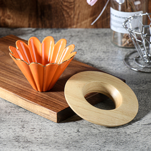 Filtre à café en céramique cannelé personnalisé en gros - Tasse filtrante à bord doré motif floral pour <span class=keywords><strong>barista</strong></span> de café et HoReCa en gros - Product Image 3