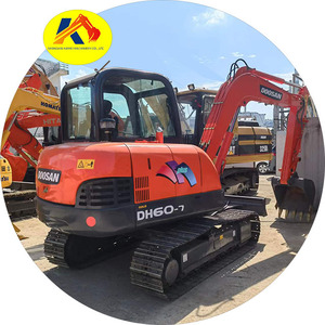 รถขุดขนาดเล็ก 6 ตัน รุ่น DH60 DX60 ยี่ห้อ Doosan DH60-7 รถขุดตีนตะขาบมือสอง สำหรับงานก่อสร้างในพื้นที่แคบ - Product Image 1