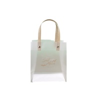 Vente en gros Sac fourre-tout givré Emballage cosmétique transparent en PVC pour la fête des enfants Sacs en plastique de boîte cadeau étanche d'accompagnement