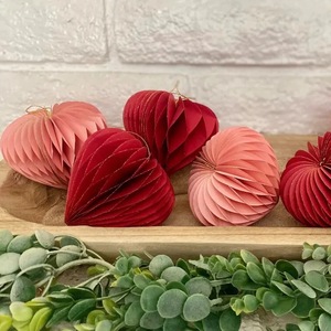 Lot de cœurs en papier nid d'abeille rose, pliables et réutilisables, pour la décoration de fête de mariage ou d'anniversaire - Product Image 1