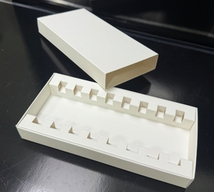 Boîte d'échantillons élégante en papier artistique avec revêtement UV, gaufrage, doublure en éponge et finition effet dépoli pour marques cosmétiques haut de gamme - Product Image 2