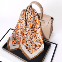Foulard en Soie de Luxe Élégant pour Femme, Foulards Fins en Satin de Soie pour l'Été 70*70CM, Foulard de Tête en Soie pour Femme, Vente en Gros