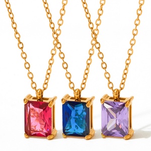 Collier pendentif rectangulaire en zircon coloré en acier inoxydable doré avec cristaux pour femme - Bijoux délicats - Product Image 2