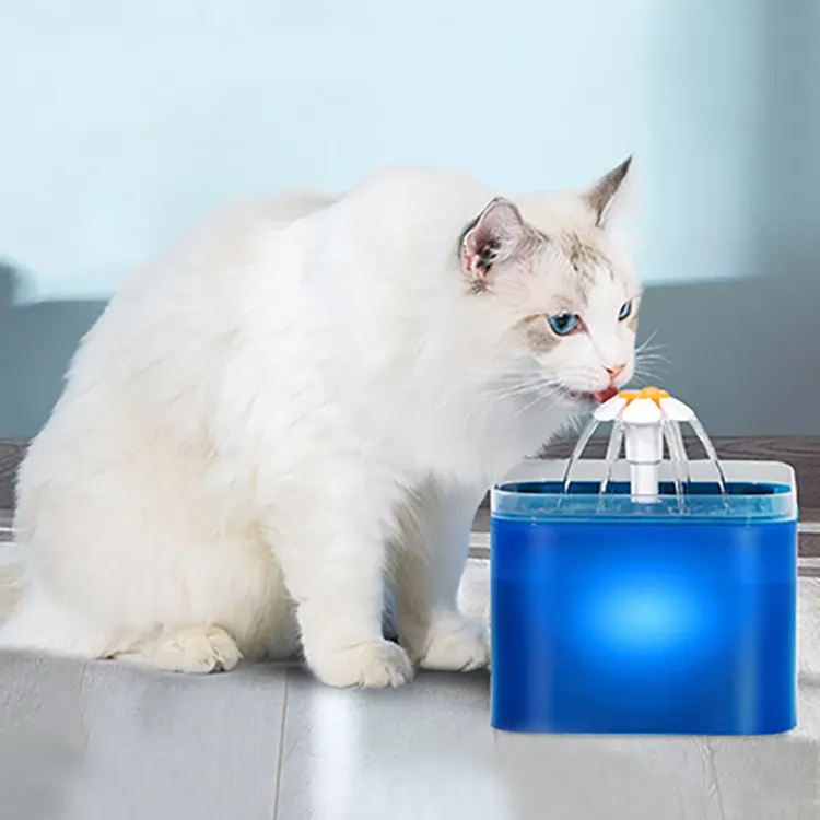 2022 स्मार्ट लक्जरी स्वचालित इलेक्ट्रिक पालतू बिल्ली कुत्तों बिल्लियों के लिए पानी के फव्वारे पीने मशीन फिल्टर सड़क पर पेय फव्वारा कुत्ते