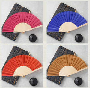 Éventail en bois pliable moderne et simple en polyester personnalisé, éventail en bois, éventail en <span class=keywords><strong>bambou</strong></span> fendu pour activités – Vente chaude - Product Image 6