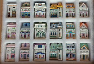 Tarro de especias con forma de Casa vintage tarros de especias pintados a mano Casa de cerámica en una colección de modelos Casa de porcelana fina tarro de especias - Product Image 2