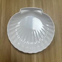 Grande taille et petite taille comme un ensemble de plaques de mélamine de couleur blanche en forme de coquille