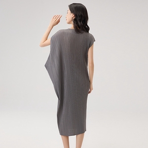 Vestido asimétrico de diseñador Miyake, novedad de verano para mujer, vestidos plisados elegantes holgados de manga murciélago de color sólido que combinan con todo para mujer - Product Image 2