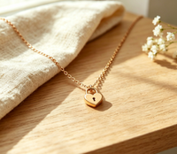 Collier pendentif en forme de cœur en acier inoxydable, chaîne minimaliste en forme de cœur, bijoux plaqués or 18 carats, cadeau pour femmes, Saint-Valentin