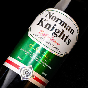 Étiquette personnalisée <span class=keywords><strong>de</strong></span> luxe pour whisky, pelliculage holographique, papier texturé gaufré, autocollant adhésif en rouleau pour l'emballage <span class=keywords><strong>de</strong></span> bouteilles <span class=keywords><strong>d</strong></span>'alcool - Product Image 2