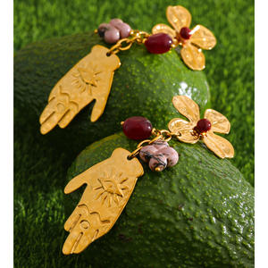 Boucles <span class=keywords><strong>d</strong></span>'oreilles pendantes en forme de main en acier inoxydable de style métallique JINYOU 2282, accessoires en perles de céramique - Product Image 4