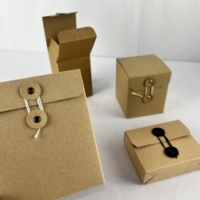 Boîte cadeau en carton kraft avec fermeture à bouton et cordon de serrage Finition élégante mate Avantage UV pour emballage de courrier de petite taille