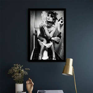 ภาพพิมพ์บนผ้าใบ ภาพวาดผู้หญิงสีดำขาว สไตล์เซ็กซี่ สำหรับตกแต่งผับ บาร์ ห้องน้ำ ภาพสร้างสรรค์สำหรับตกแต่งผนัง - Product Image 3