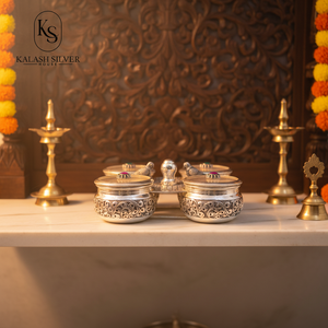 Ensemble de porte-kumkum en argent sterling 925 avec quatre bols, accessoire traditionnel indien artisanal pour le temple à domicile - Product Image 1