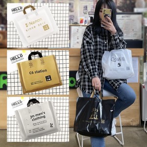 Sacchetti di Tote del <span class=keywords><strong>negozio</strong></span> di abbigliamento femminile su misura palmare di plastica con Logo stampato per lo Shopping di cosmetici e vestiti - Product Image 2