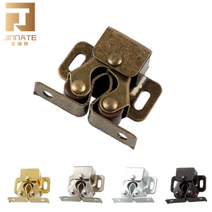Loquet magnétique pour porte d'armoire en acier au carbone plaqué Kinnet, design traditionnel, avec marque privée sous licence - Product Image 5