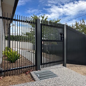 Valla de Láminas Verticales con Recubrimiento de Polvo Negro para Jardín de Villa, Paneles de Privacidad y Seguridad Comerciales - Product Image 4