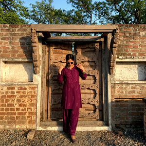 Ensemble Kurta et Pantalon en Coton Brodé Violet pour Femme – Tenue Traditionnelle Indienne et Pakistanaise Décontractée, Coupe Ample, Longueur Cheville, Extensible - Product Image 1