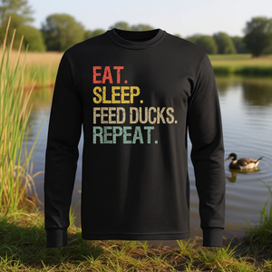 Eat Sleep Feed Ducks Repeat - Camiseta de manga larga con diseño vintage de criador de patos - Product Image 3