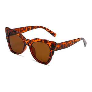 แว่นกันแดดแฟชั่นหรูหราดีไซน์เนอร์สั่งทำพิเศษสำหรับผู้หญิงและผู้ชาย รุ่นปี 2025 แบรนด์ดัง โลโก้ แว่นตาทรงแคทอาย ทรงผีเสื้อ ขายส่ง - Product Image 4