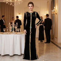 Caftan marocain en velours noir avec bordure de sequins dorés, broche ornée de pierres, robe longue abaya arabe, robe de soirée élégante royale maxi