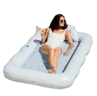 Flotteur de piscine XL en vinyle à rayures bleues avec coussin et porte-gobelet, 72x48 pouces, capacité de 100 kg