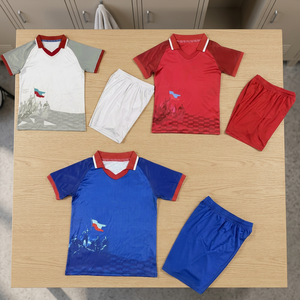 Maillot de football pour garçons à manches courtes, col ras du cou, imprimé par transfert thermique, antibactérien, séchage rapide, en polyester, uniforme de football avec impression intégrale sur le devant - Product Image 3