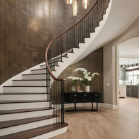 Escalier hélicoïdal en fer forgé majestueux pour intérieurs sophistiqués