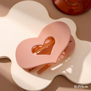 Pinces à cheveux cœur creux, pinces bec de canard plates en forme de cœur, attaches élégantes pour cheveux, accessoires capillaires pour femmes - Product Image 3