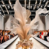Installation artistique géante en soie, faite main et sur mesure, haut de gamme et de luxe, pour mariage, décoration de scène de rentrée scolaire et vitrine