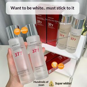 El Set de Loción Blanqueadora, Reductora de Manchas e Hidratante con Alcohol de Ámbar Oem Tiene las Funciones de Hidratación y Aclaramiento. - Product Image 3