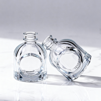 Bouteille en verre de diffuseur de parfum à l'huile essentielle transparente personnalisée de 100ml Bouteille de diffuseur de roseaux décorative de luxe unique avec boîte