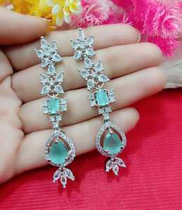 Pendientes de tuerca de diamante americano de nueva moda, joyería tradicional india de latón verde ligero, accesorio al por mayor - Product Image 3