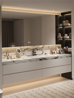 Meuble-lavabo mural de salle de bain de style minimaliste et luxueux à la italienne, avec miroir intelligent pour le lavage et le maquillage