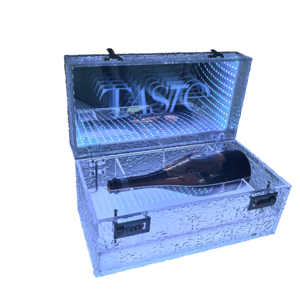 Estuche de exhibición iluminado por LED para una sola botella de vino, de acrílico, tipo maleta, para fiestas - Product Image 1