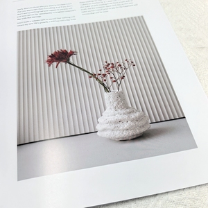 Livre imprimé en quadrichromie avec reliure piquée à cheval et papier couché pour la publicité d'entreprise - Product Image 4