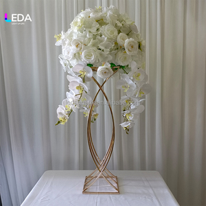 แท่นวางดอกไม้โลหะสีทอง LEDA Luxury ขนาดและสีตามสั่ง สำหรับงานแต่งงาน งานเลี้ยง และงานปาร์ตี้ - Product Image 3