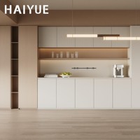 Armoire de cuisine HAIYUE moderne et minimaliste en bois clair avec éclairage LED, buffet sans poignées pour cuisine ouverte et salle à manger