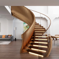 Escalier intérieur personnalisé de luxe en bois à bande de roulement en marbre Garde-corps en verre Escalier incurvé en acier à limon
