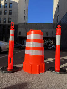 Barils de signalisation routière pour le marché péruvien, tambours de sécurité routière en plastique, construction routière, cilindro de seguridad vial - Product Image 2
