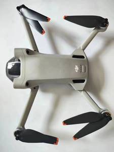 Drone Mavic 3 Classic Commercial Pliable avec Caméra Hasselblad CMOS 4/3 48MP 50fps, Mode Nuit Professionnel, Enregistrement Vidéo 10 min - Product Image 1