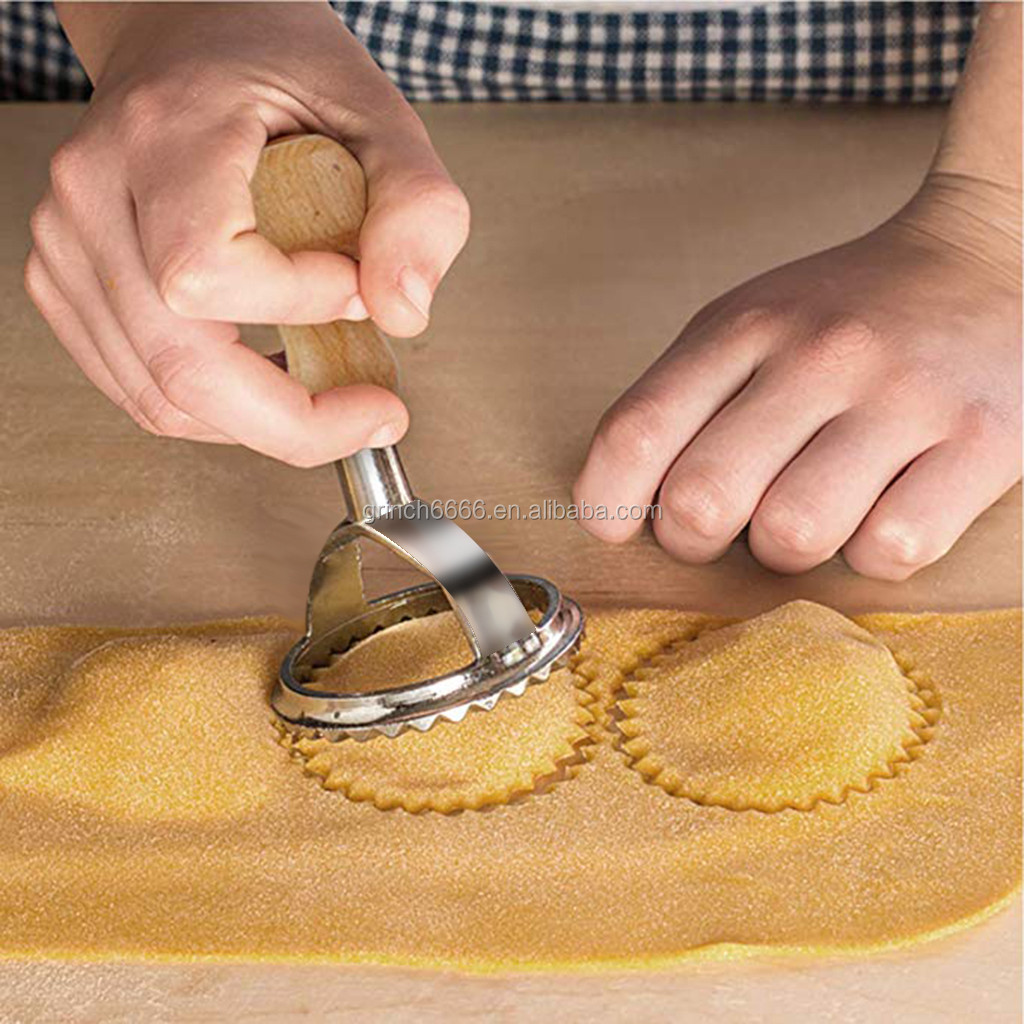Eppicotispai Machine à raviolis carrés en aluminium 24 trous avec rouleau à pâtisserie