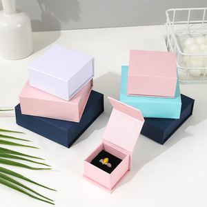 Cajas de Embalaje de Joyería de Lujo con Logotipo Personalizado <span class=keywords><strong>QIYI</strong></span> de 9*9cm al por Mayor, Cierre Magnético Abatible, Material Interior de Papel y Madera para - Product Image 5