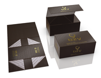 Boîte cadeau pliable de luxe personnalisée couvercle magnétique en carton noir mat gaufrage d'emballages magnétiques rigides pour le visage matériaux recyclés