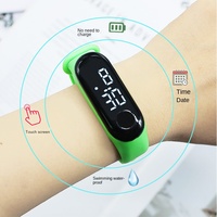 Montre numérique ovale 2026 en gros d'usine, électronique de sport d'extérieur pour garçons et filles, affichage LED, cadeau sportif pour étudiants