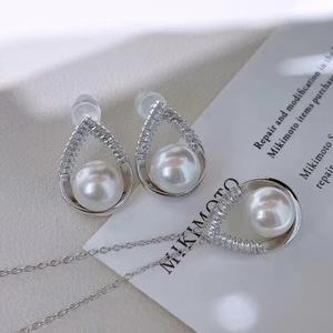 ชุดเครื่องประดับเงินแท้ พร้อมต่างหูมุกธรรมชาติขนาด 9-10 มม. จี้ทรงกลมไร้ตำหนิขนาด 11-12 มม. พร้อมสร้อยขนาด 11-12 มม. - Product Image 4