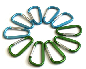 Vente en gros de porte-clés en <span class=keywords><strong>aluminium</strong></span> de 50 mm en forme de D, gravure OEM, logo personnalisé, mousquetons en métal, finition unie - Product Image 1