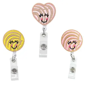 Verpleegkundige Accessoires Custom Schattig Lachend Gezicht Populaire Intrekbare Vilt Badge Haspels Voor Kantoor Verpleegkundige Arts